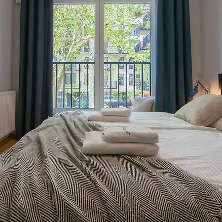 Botanica Deluxe With Balcony & Ac - Properunit