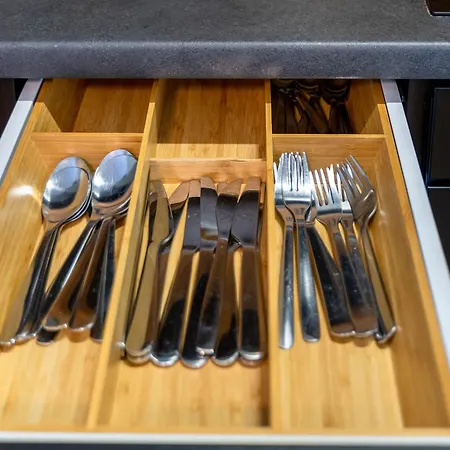 Apartment Botanica Deluxe With Balcony & Ac - Properunit