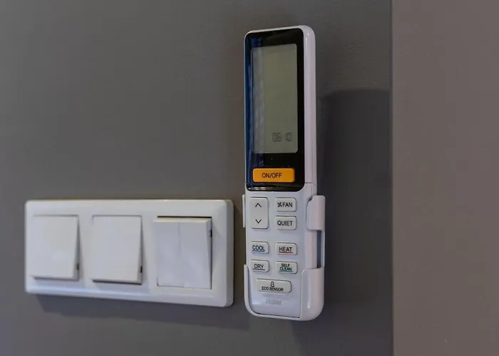 Botanica Deluxe With Balcony & Ac - Properunit * Breslau