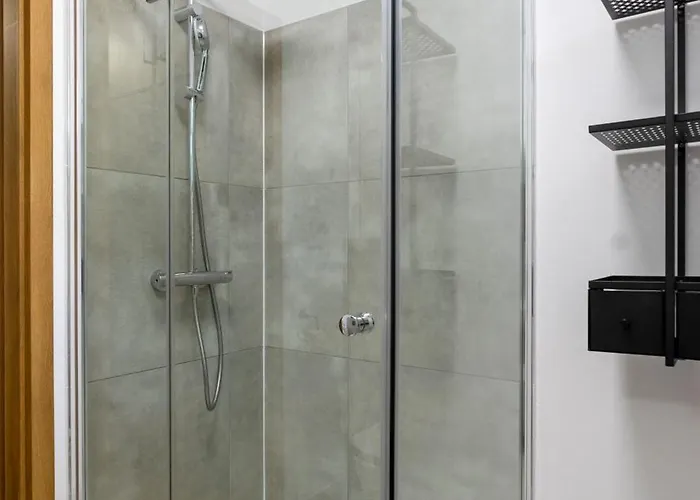 Botanica Deluxe With Balcony & Ac - Properunit * Breslau