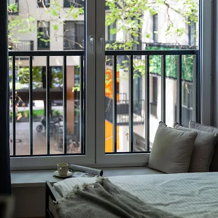 Botanica Deluxe With Balcony & Ac - Properunit