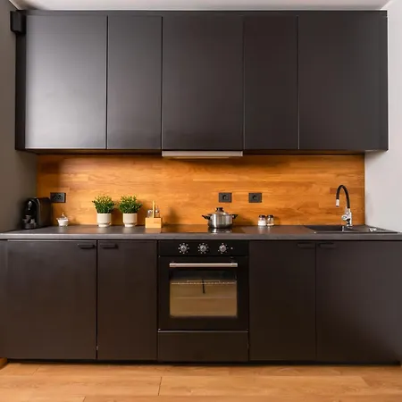 Botanica Deluxe With Balcony & Ac - Properunit *