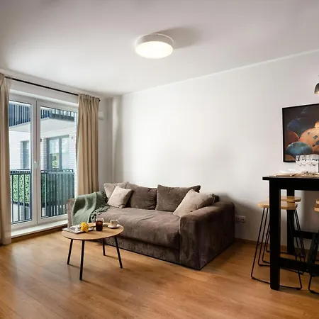 Botanica Deluxe With Balcony & Ac - Properunit Appartement