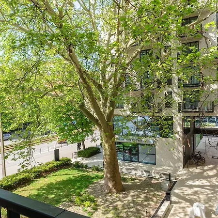 Botanica Deluxe With Balcony & Ac - Properunit Breslavia