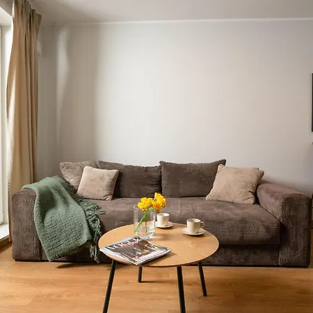 Botanica Deluxe With Balcony & Ac - Properunit * Breslavia