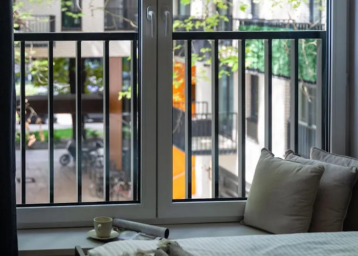 Botanica Deluxe With Balcony & Ac - Properunit