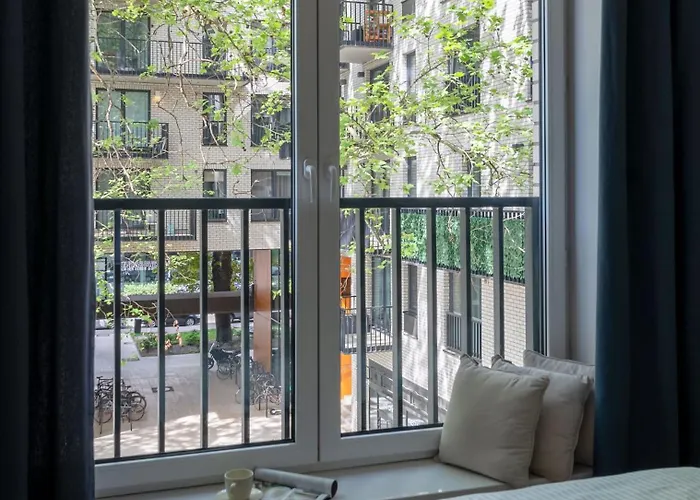 Botanica Deluxe With Balcony & Ac - Properunit