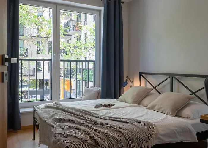 Botanica Deluxe With Balcony & Ac - Properunit Apartment